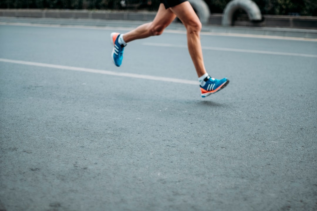 Come preparare una mezza maratona in autunno in 12 settimane: schema per 3 uscite settimanali + 1 bonus